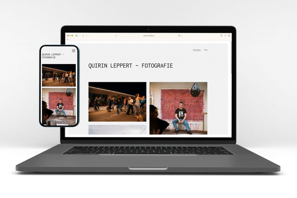 Anzeige der Webseite eines Fotografen auf Laptop und Handy